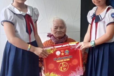 THĂM MẸ VIỆT NAM ANH HÙNG